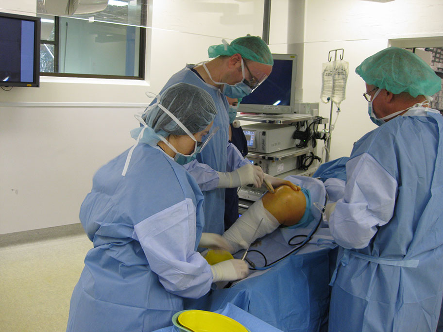 How do you become an orthopedic surgeon?